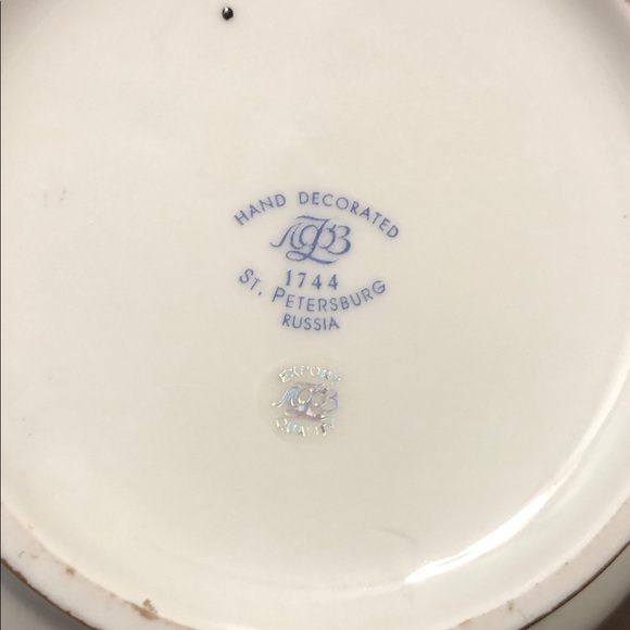 Lomonosov made in St. Petersburg Russia Porcelain with 22K Gold Trim Teapot - Picture 10 of 10